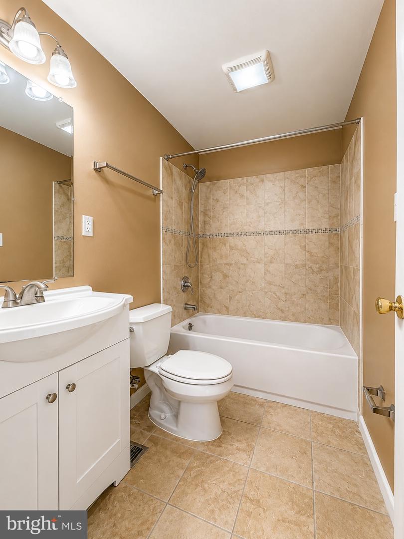 123 Winters Ln Property Photo 16