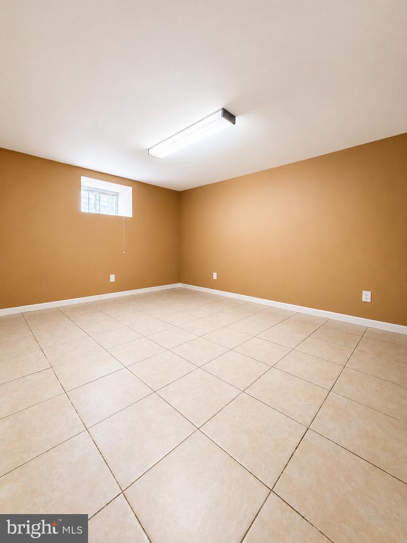 123 Winters Ln Property Photo 18