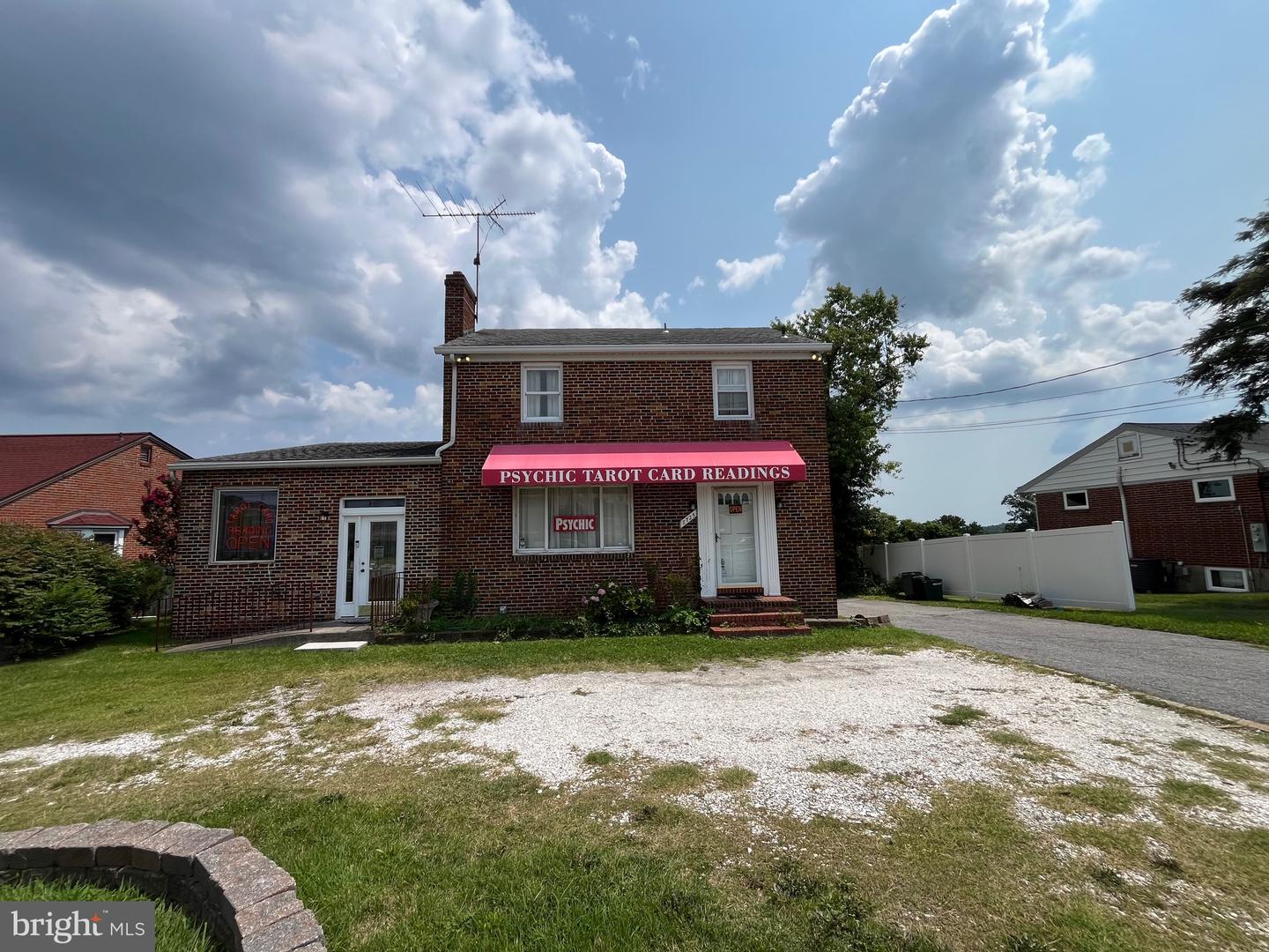 8725 BELAIR RD Property Photo 1