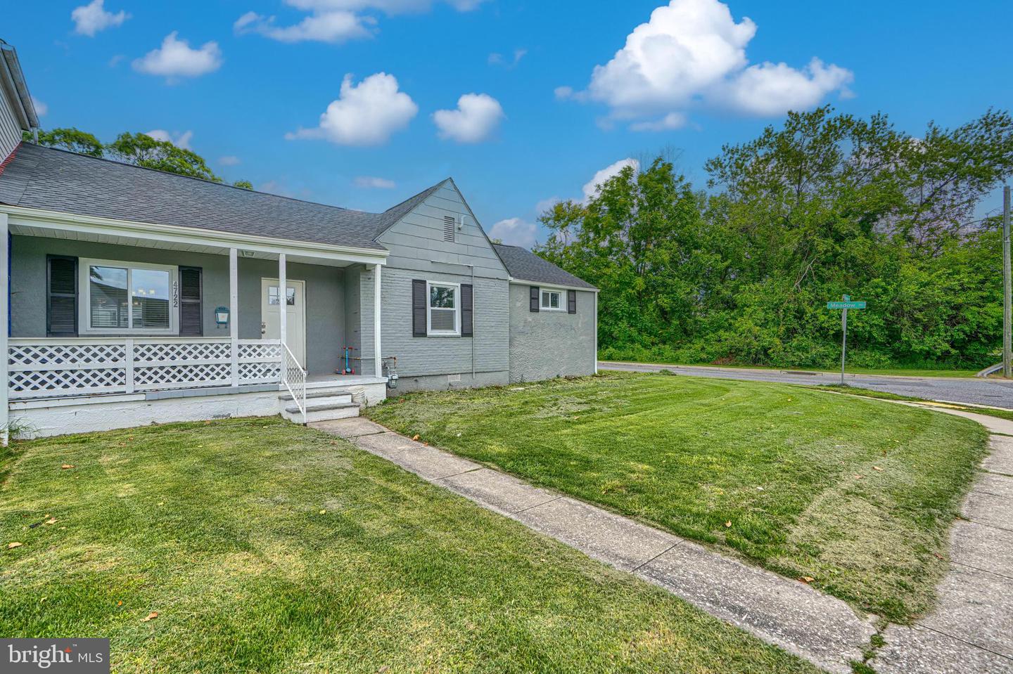 4722 Raspe Ave Property Photo 2