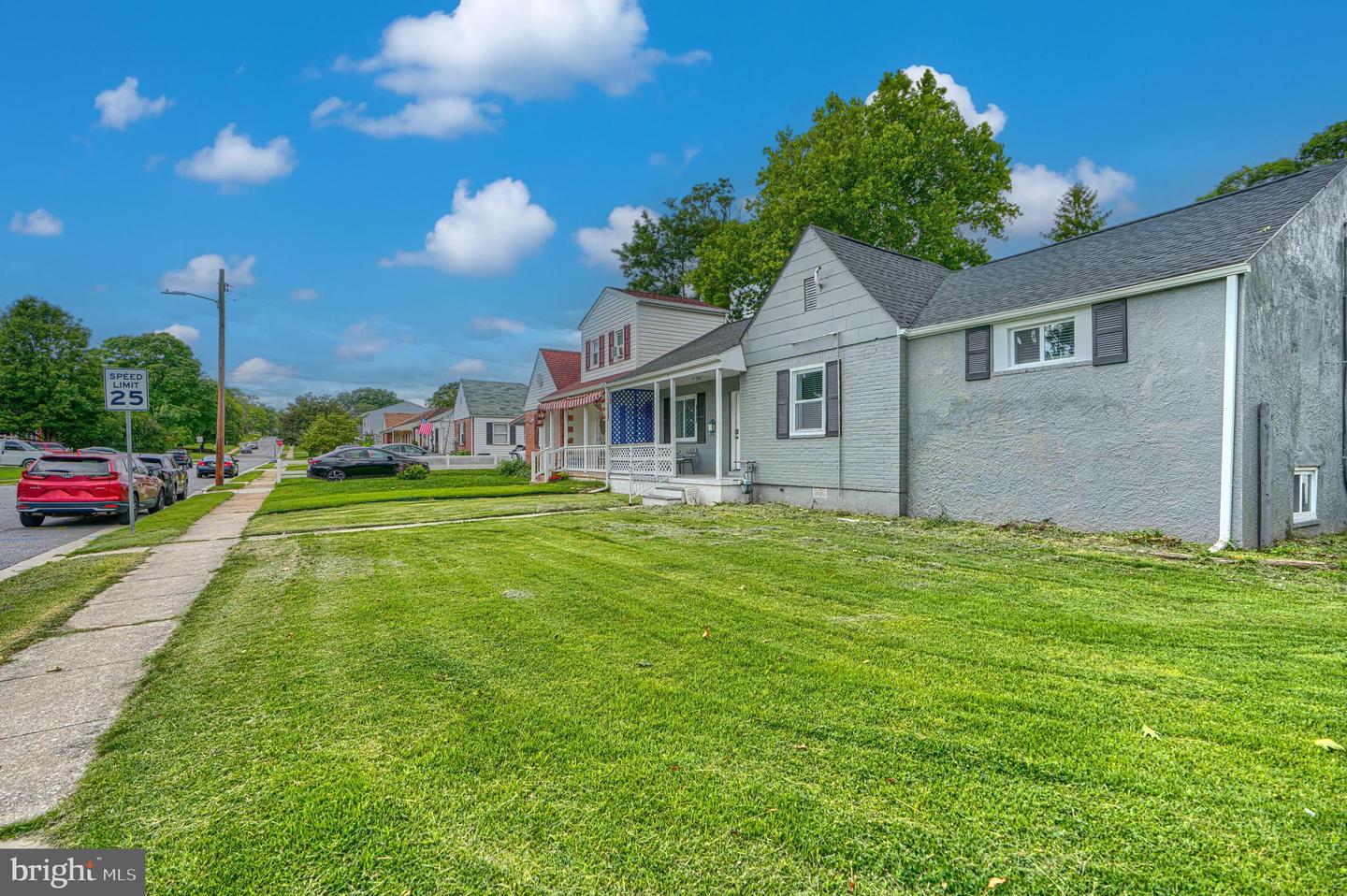 4722 Raspe Ave Property Photo 3