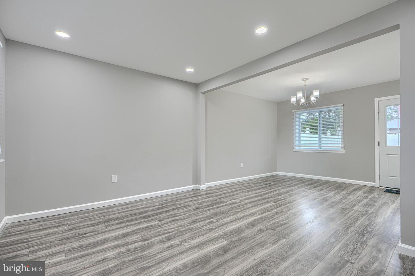 4722 Raspe Ave Property Photo 5