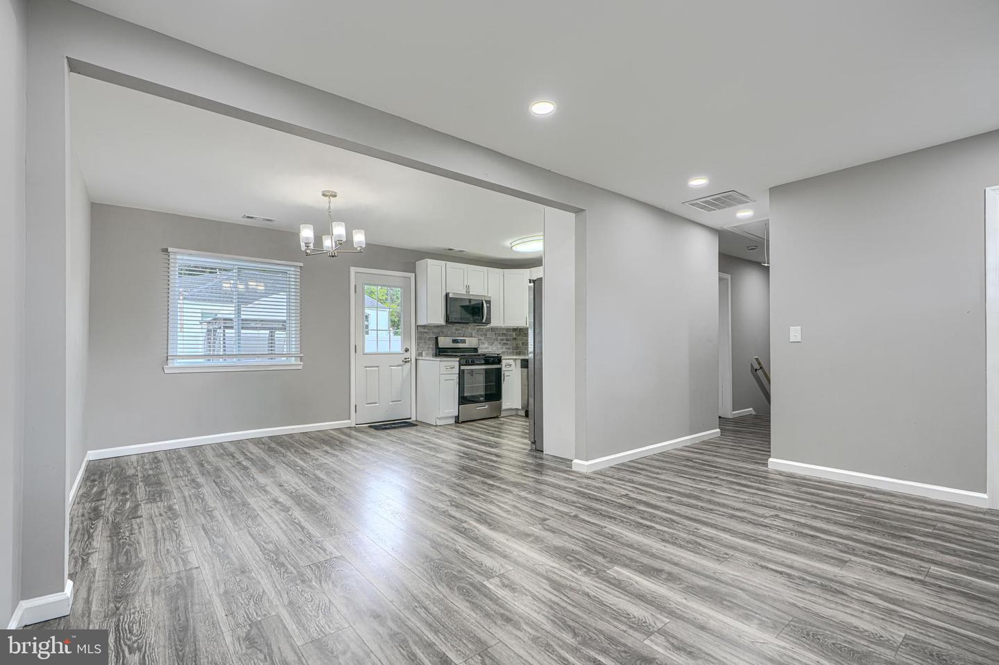 4722 Raspe Ave Property Photo 6