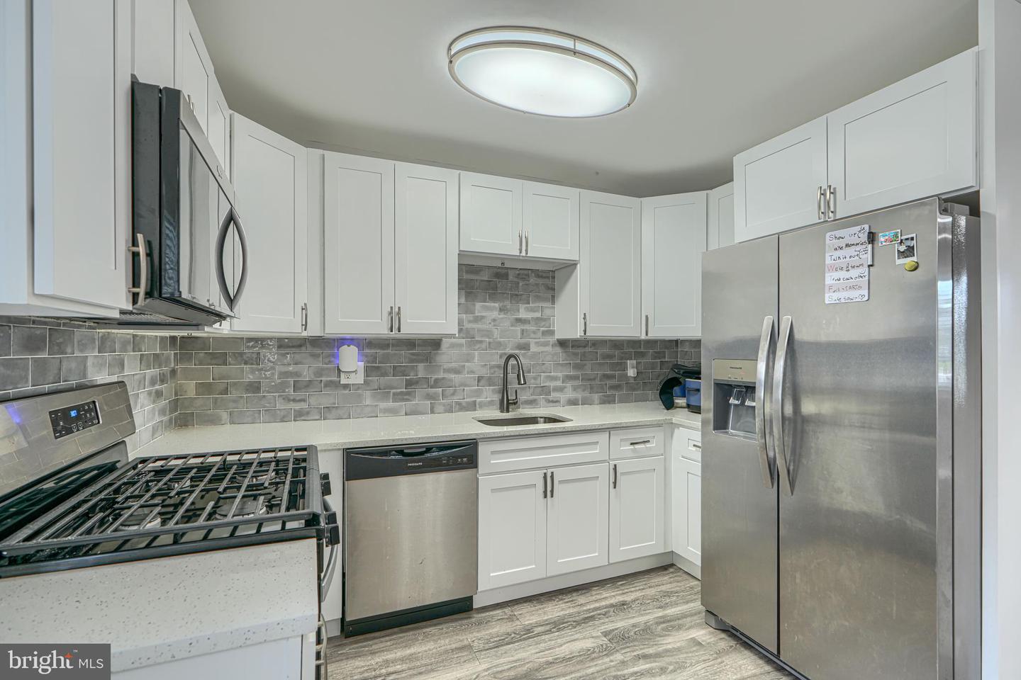 4722 Raspe Ave Property Photo 10