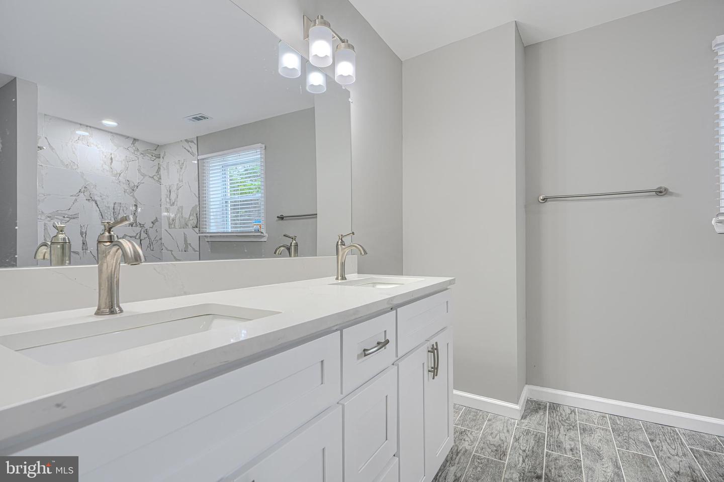 4722 Raspe Ave Property Photo 14