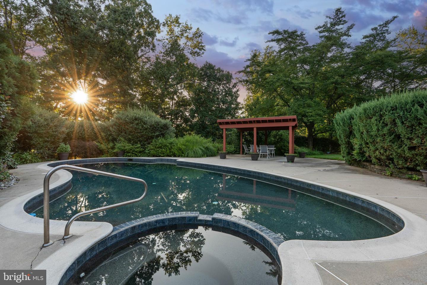 10 Stream Ct Property Photo 5