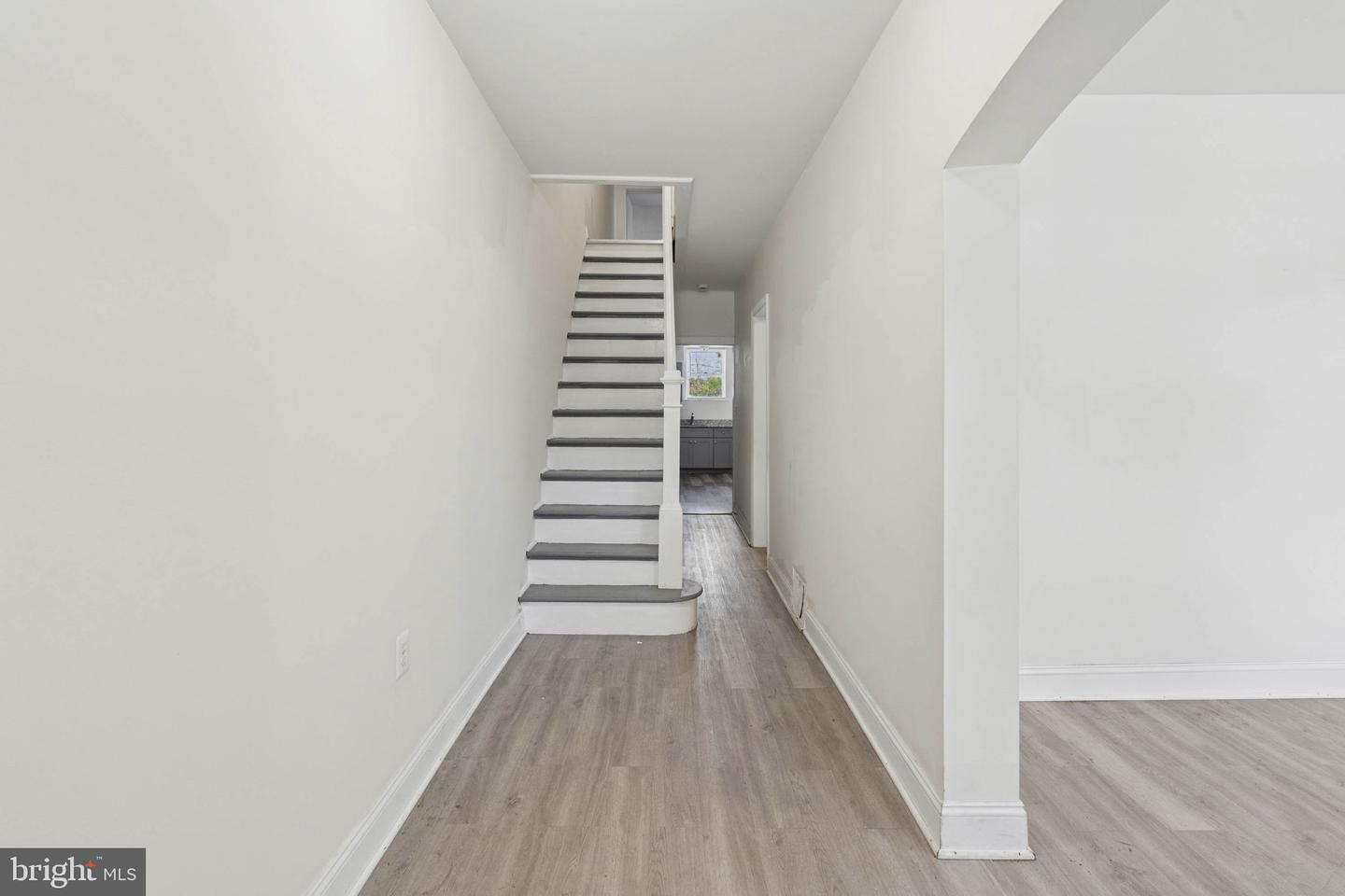 540 46th St Property Photo 12