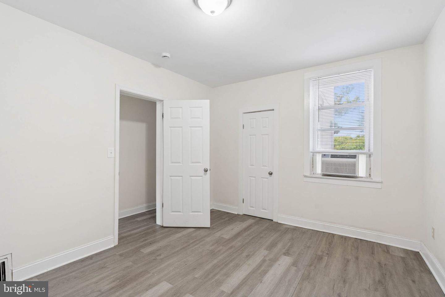 540 46th St Property Photo 15