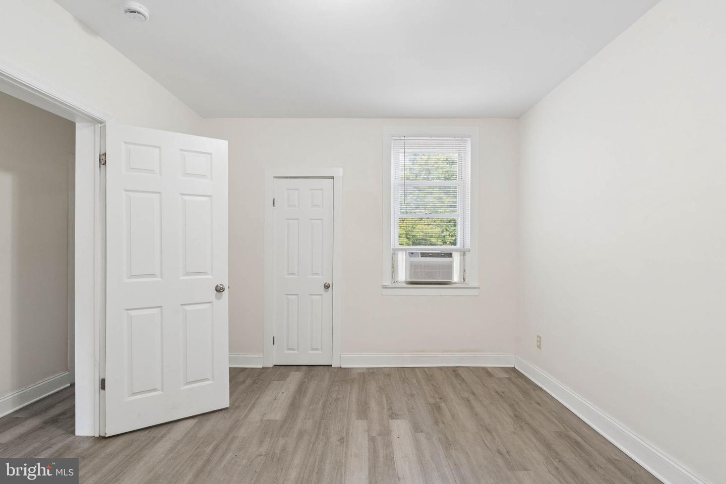 540 46th St Property Photo 16