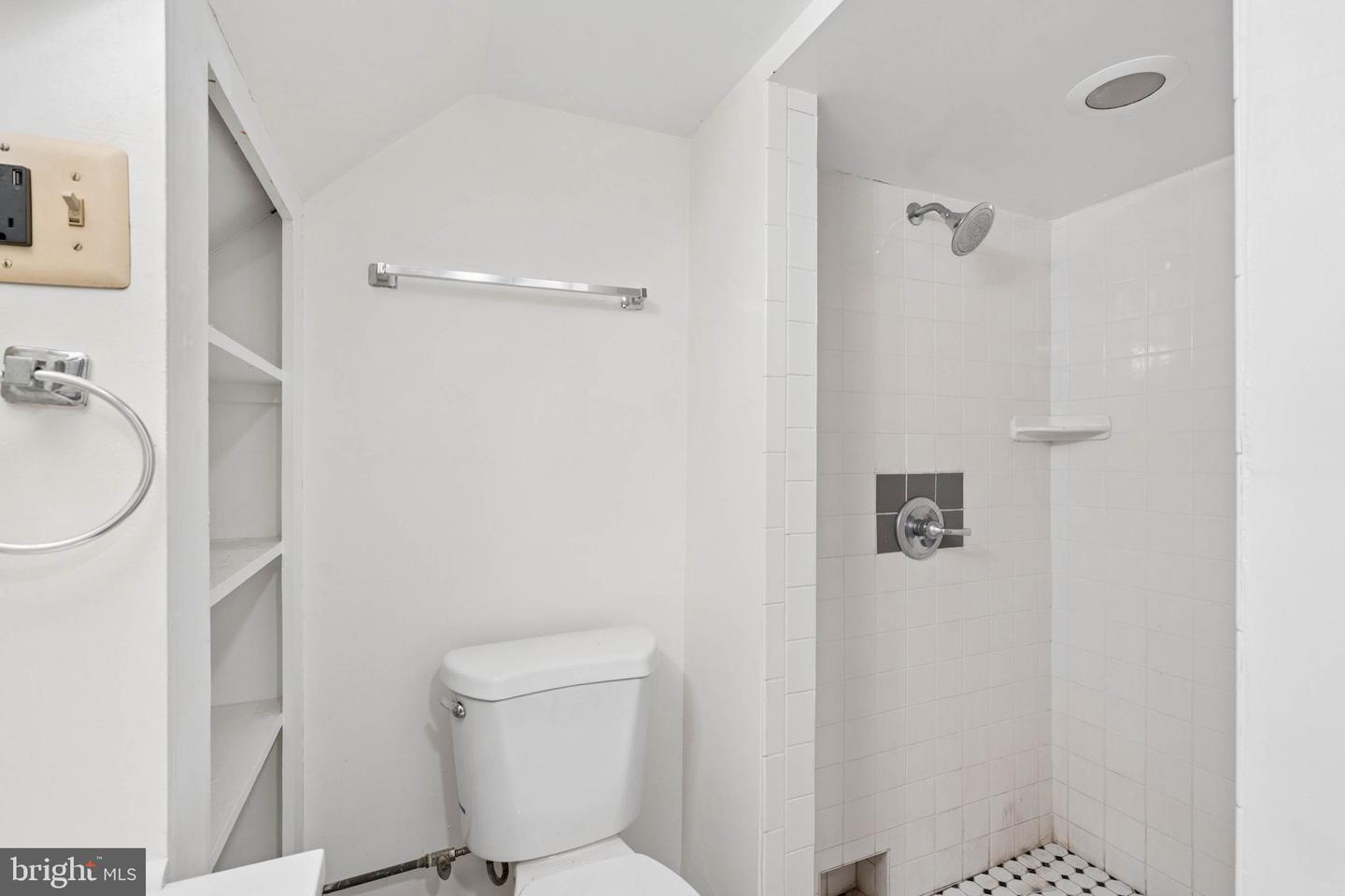 540 46th St Property Photo 24