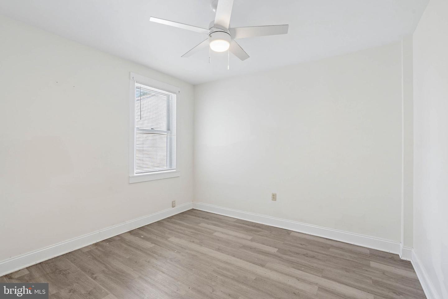 540 46th St Property Photo 33