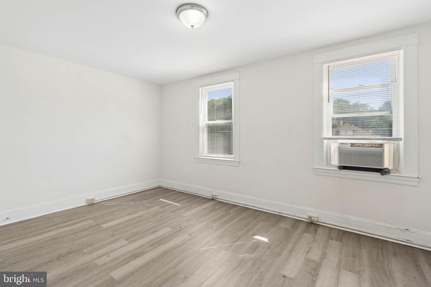 540 46th St Property Photo 35