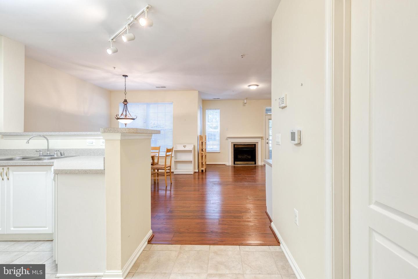 400 Symphony Cir #215i Property Photo 2