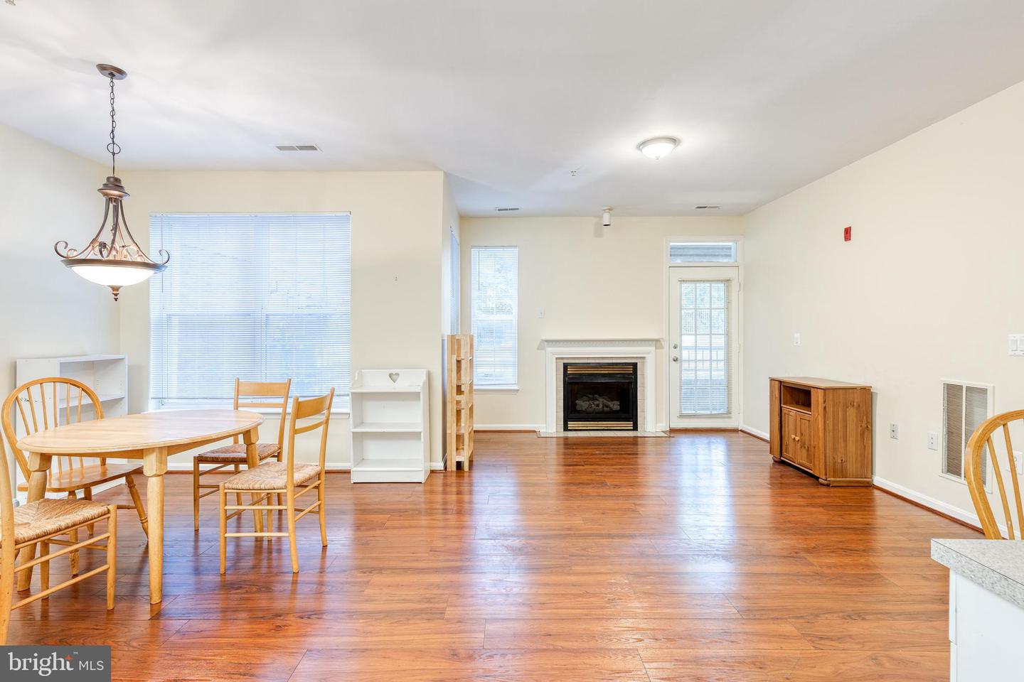 400 Symphony Cir #215i Property Photo 3