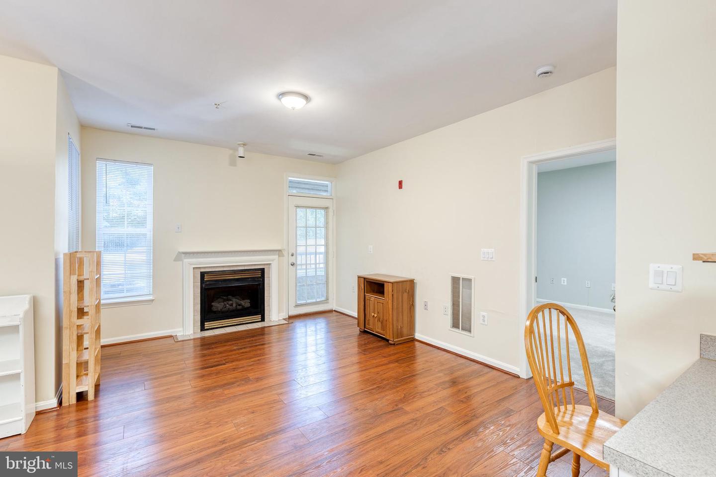 400 Symphony Cir #215i Property Photo 4