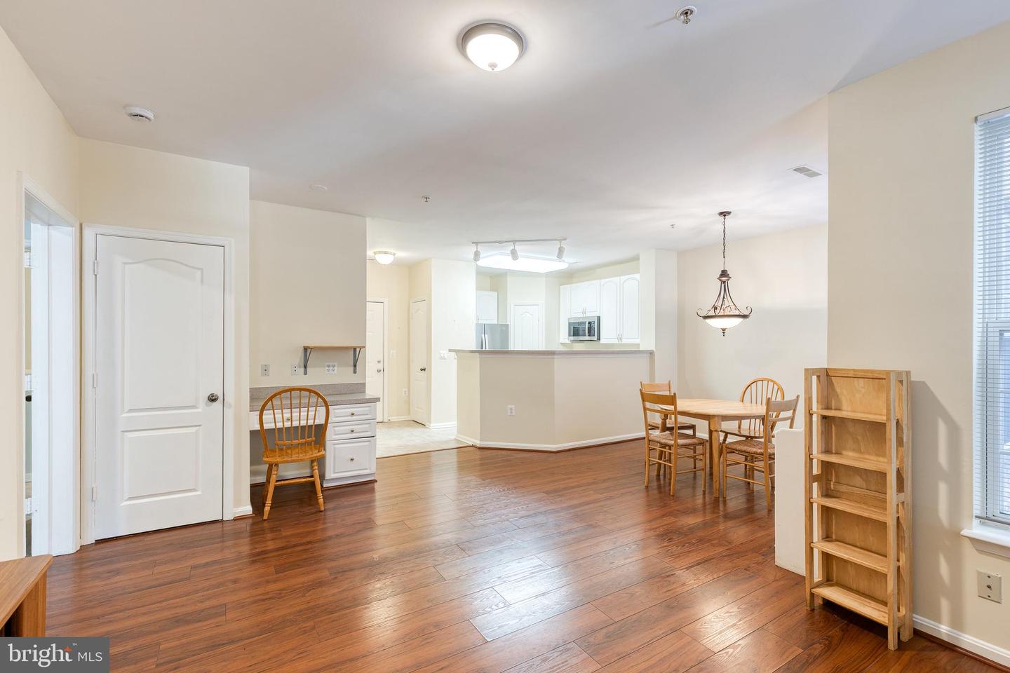 400 Symphony Cir #215i Property Photo 6