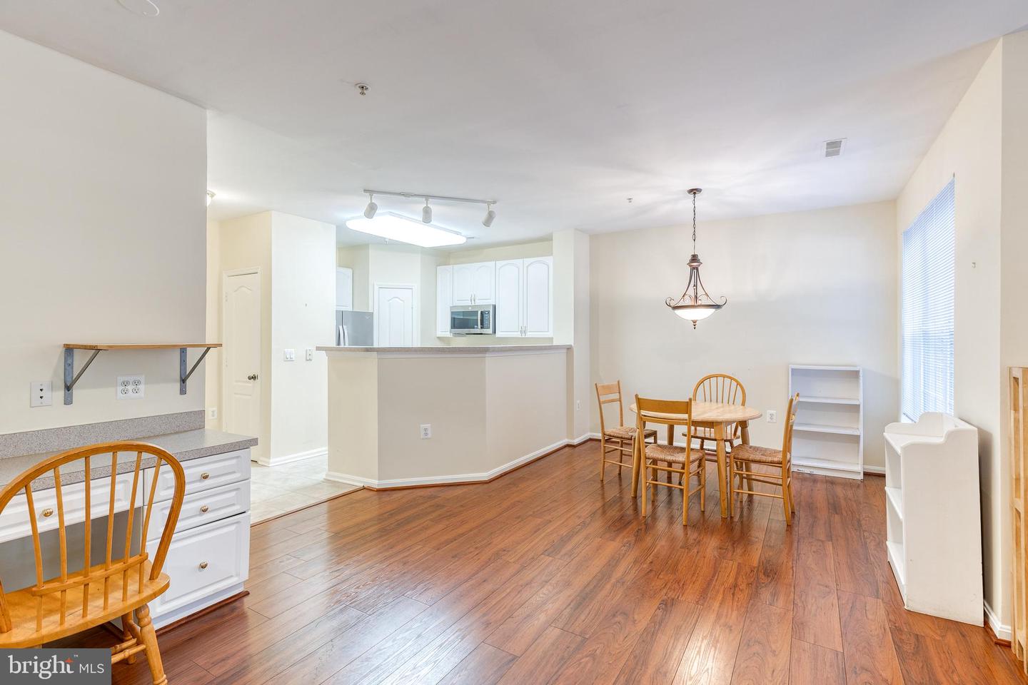 400 Symphony Cir #215i Property Photo 7