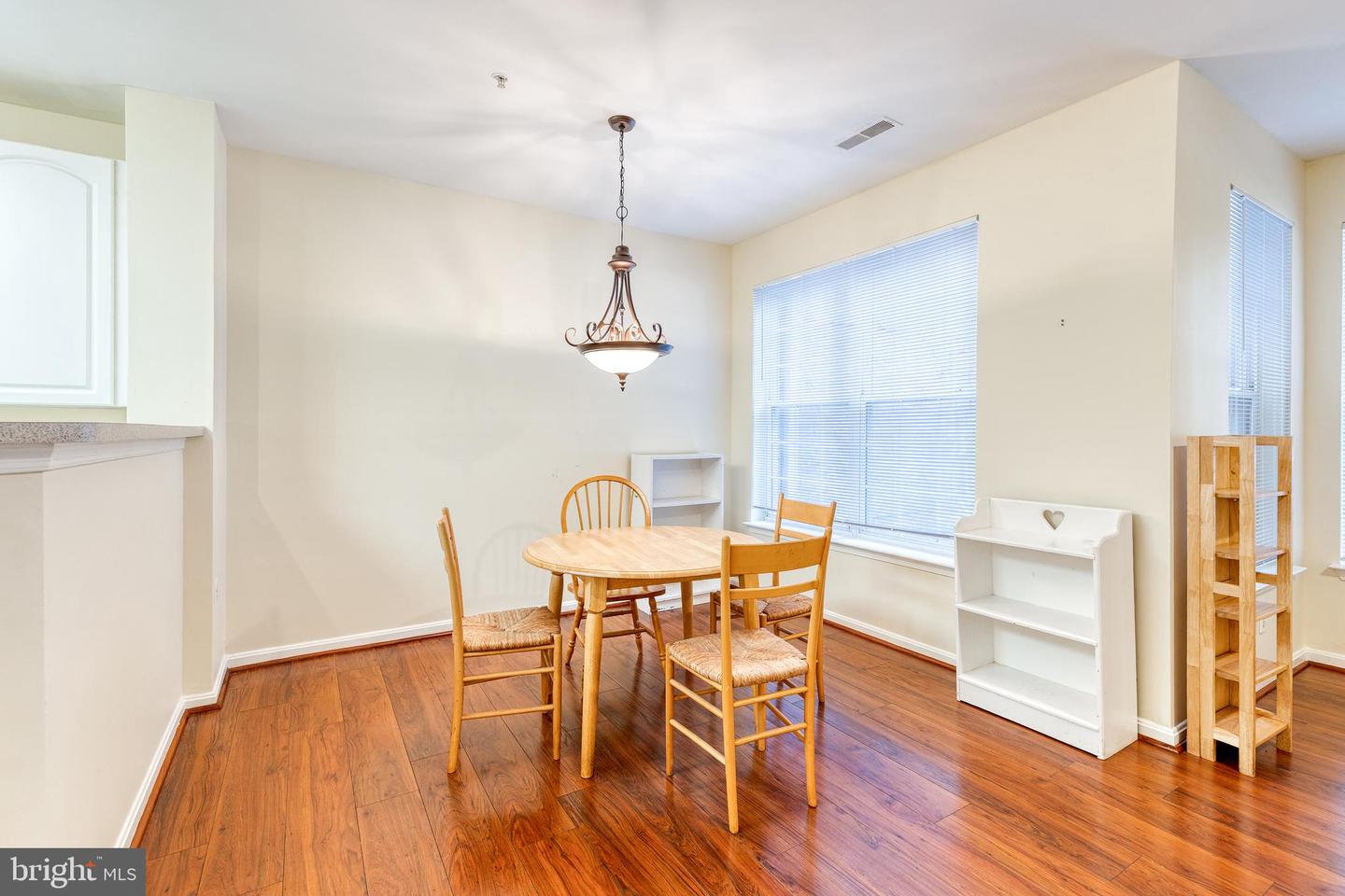 400 Symphony Cir #215i Property Photo 8