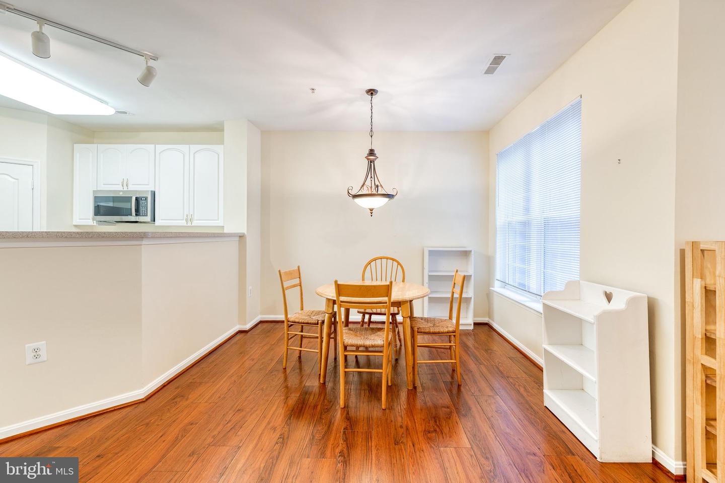 400 Symphony Cir #215i Property Photo 9