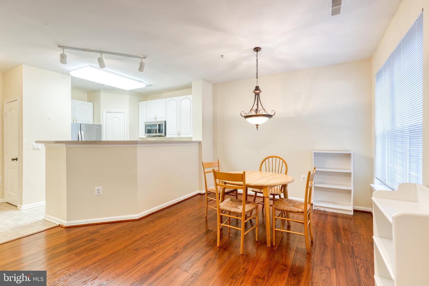 400 Symphony Cir #215i Property Photo 10