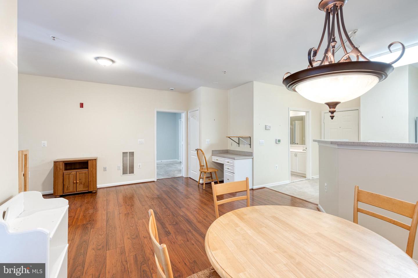 400 Symphony Cir #215i Property Photo 12