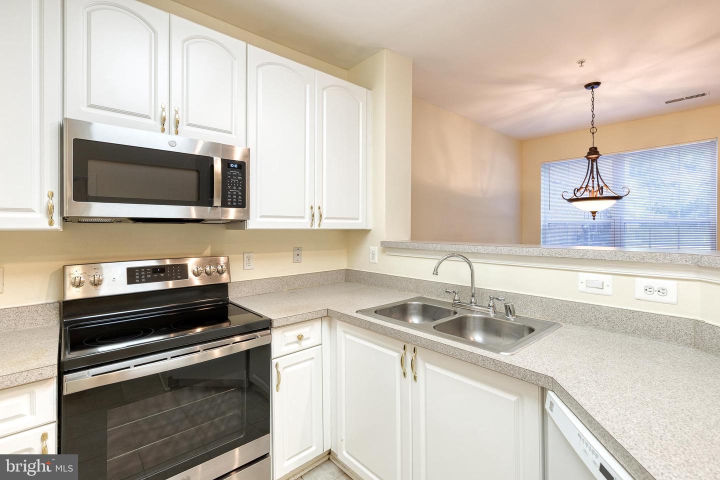 400 Symphony Cir #215i Property Photo 15
