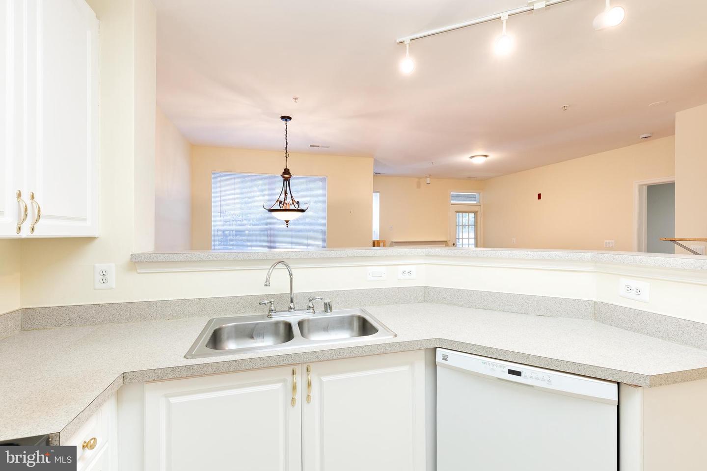 400 Symphony Cir #215i Property Photo 16