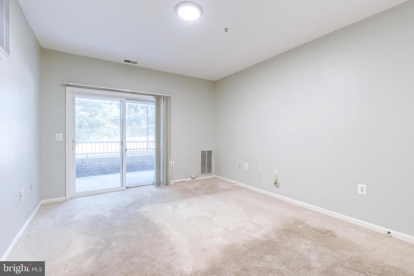 400 Symphony Cir #215i Property Photo 18