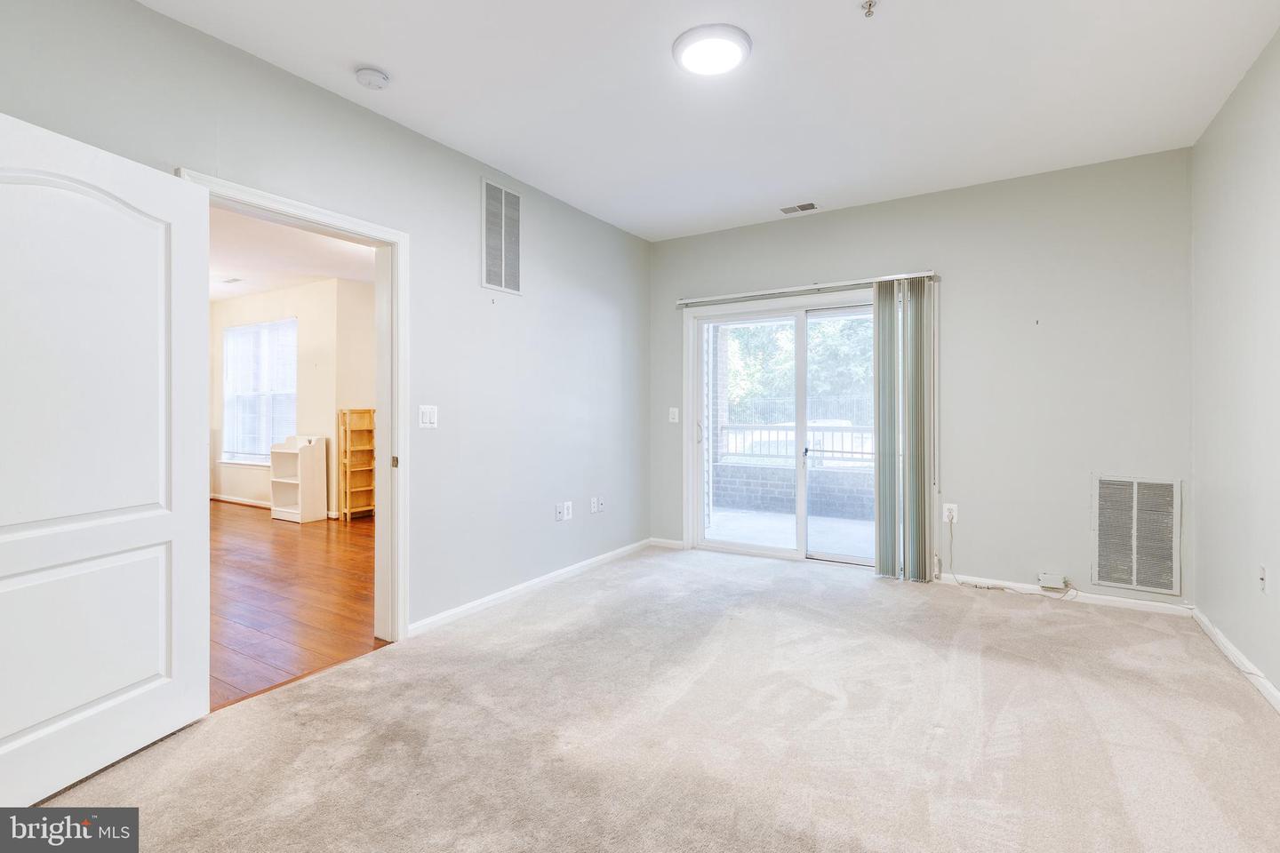 400 Symphony Cir #215i Property Photo 19