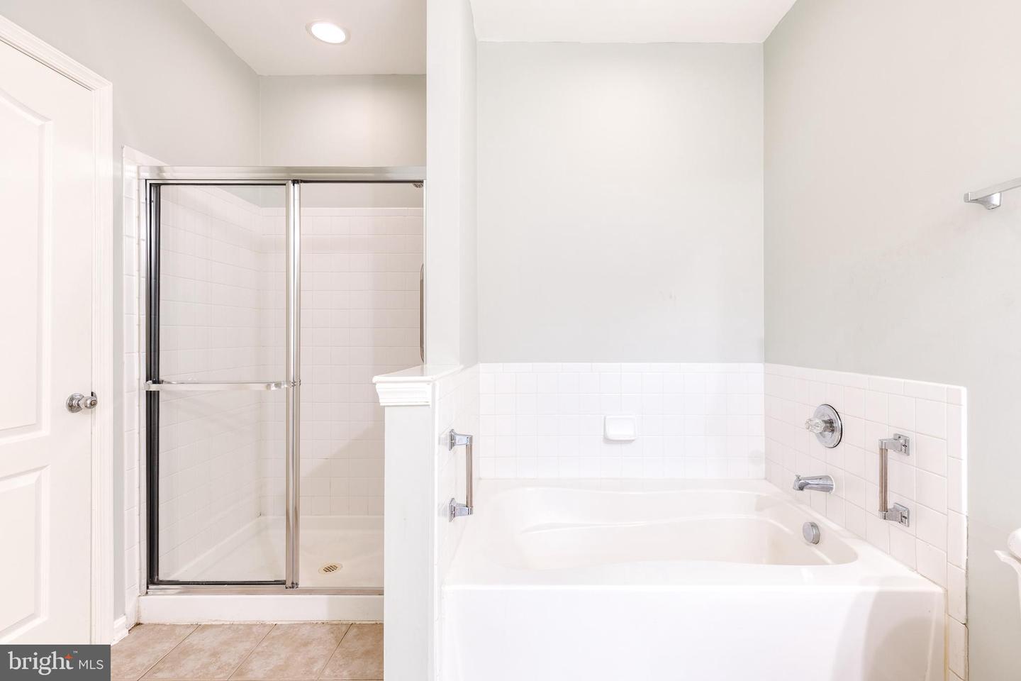 400 Symphony Cir #215i Property Photo 22