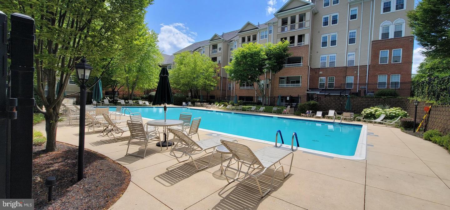 400 Symphony Cir #215i Property Photo 32