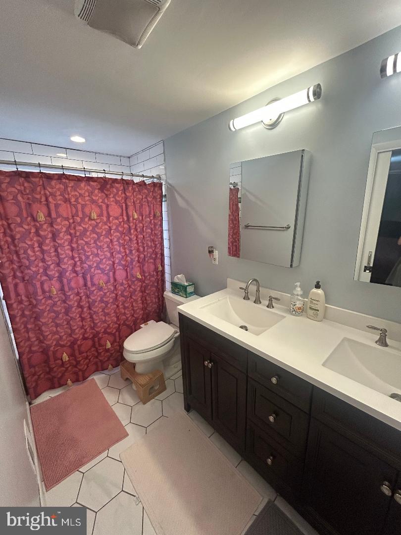 1027 Grovehill Rd Property Photo 6