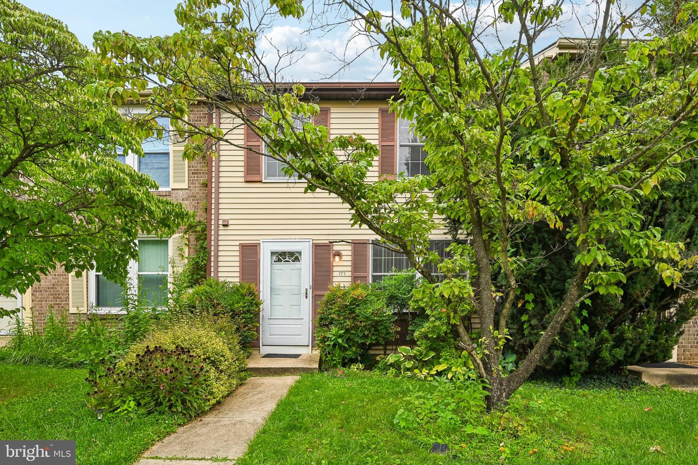 117 Wimbledon Ln Property Photo 1