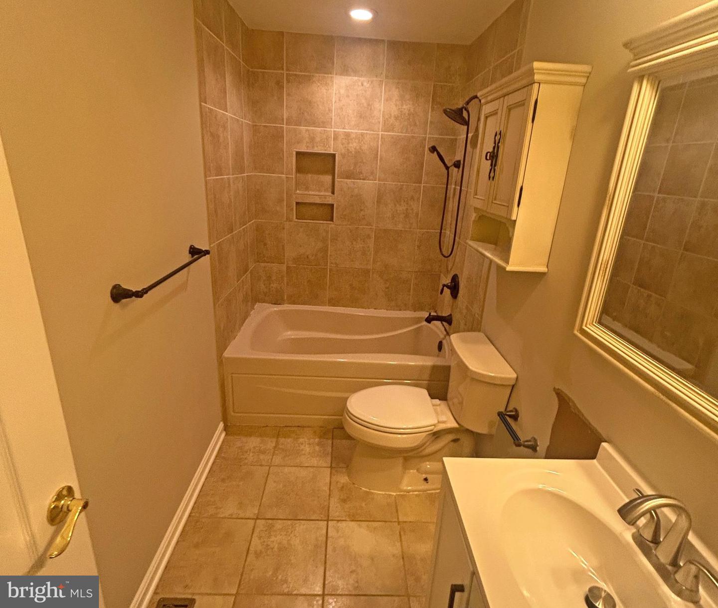 6 Grosvenor Ct Property Photo 25