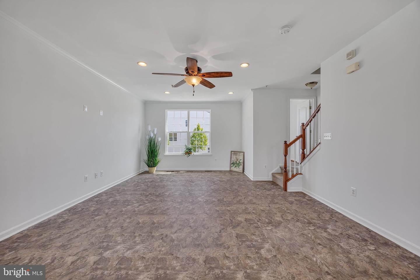 7694 Town View Dr Property Photo 4
