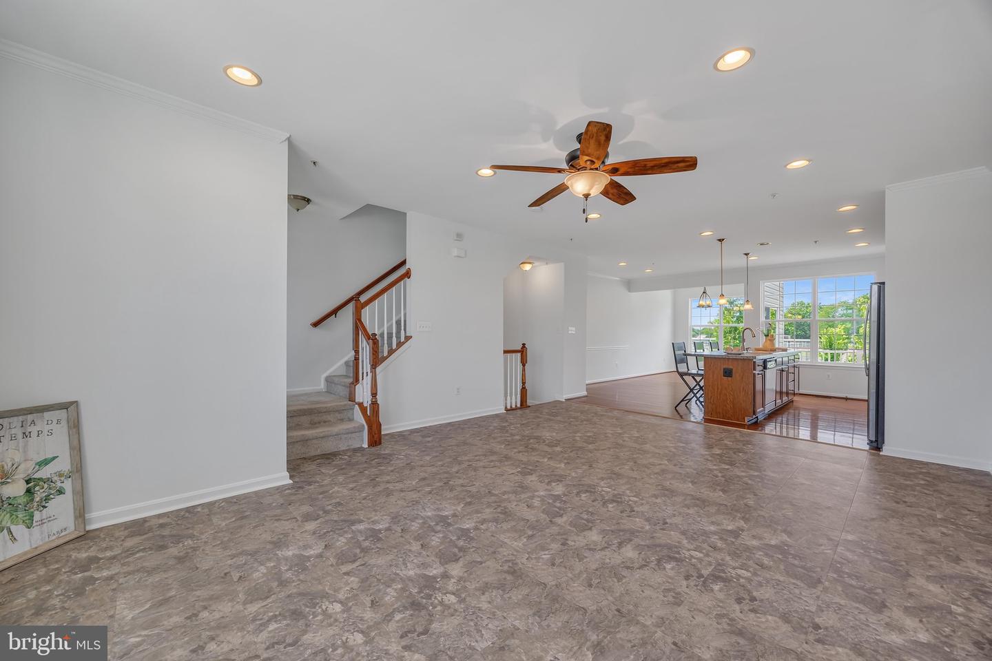 7694 Town View Dr Property Photo 5