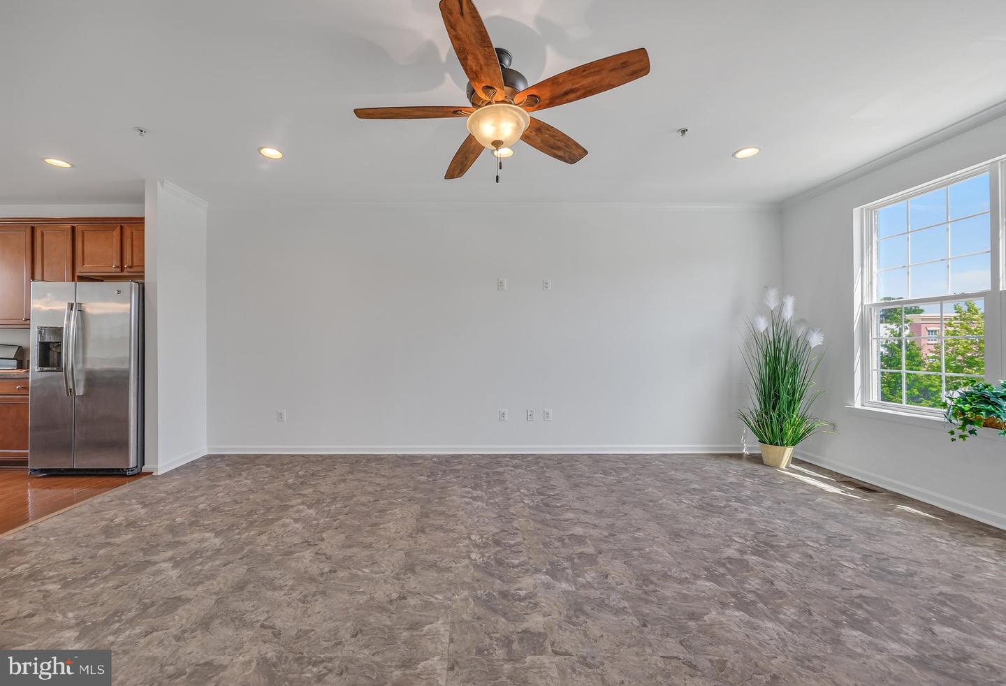 7694 Town View Dr Property Photo 6