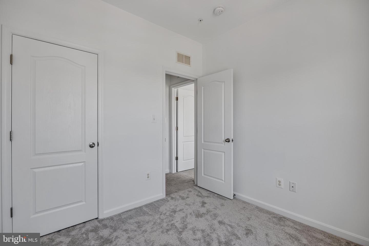 7694 Town View Dr Property Photo 17