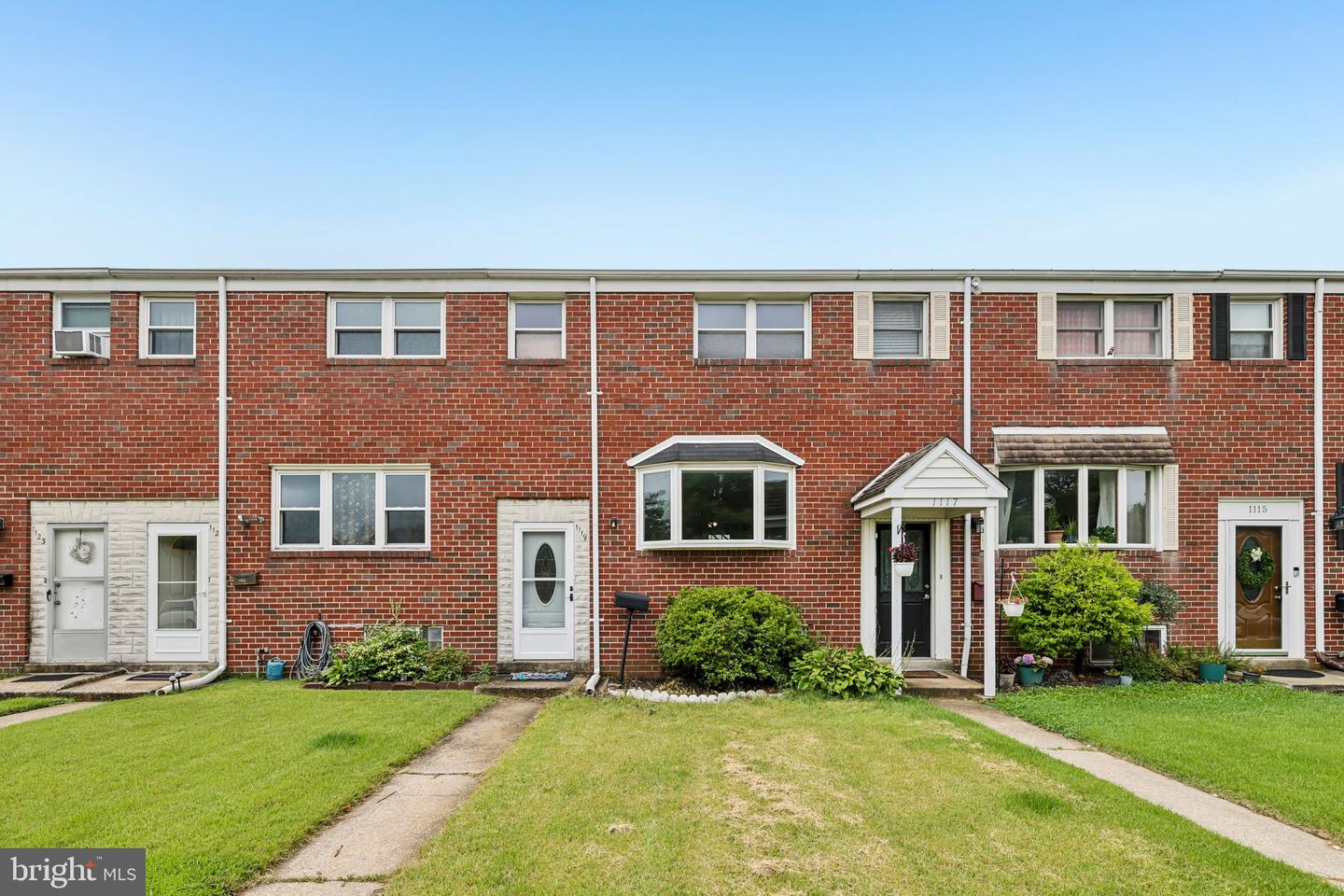1119 REGINA DR