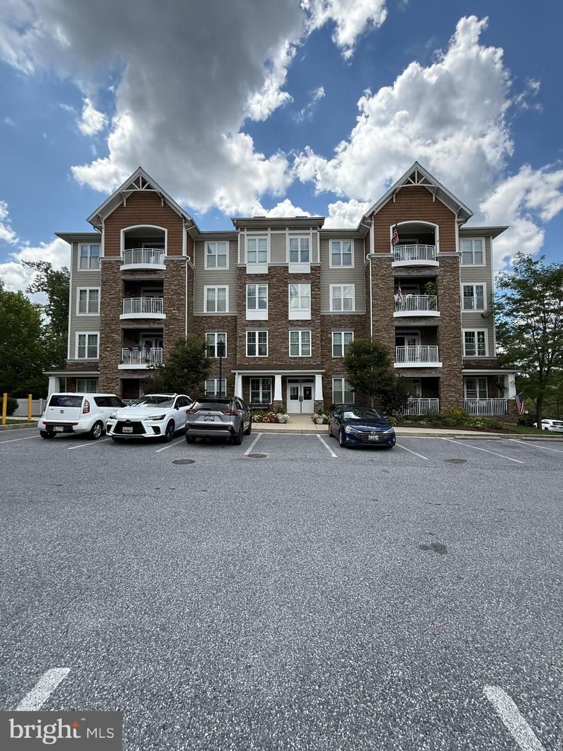 17 Clay Lodge Ln #404 Property Photo 1