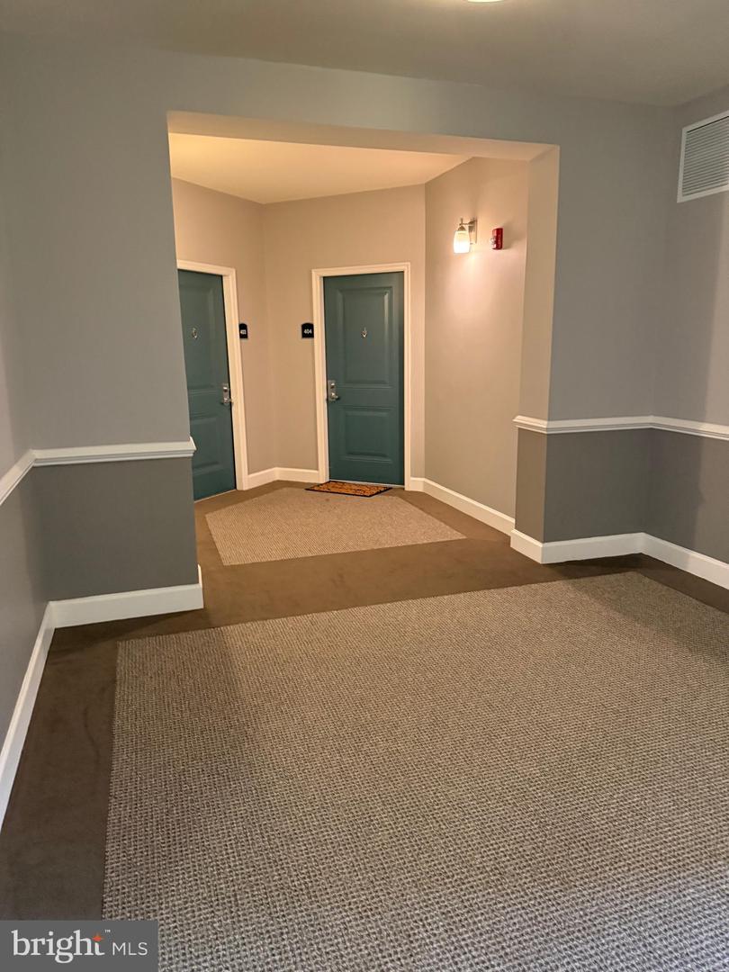 17 Clay Lodge Ln #404 Property Photo 11