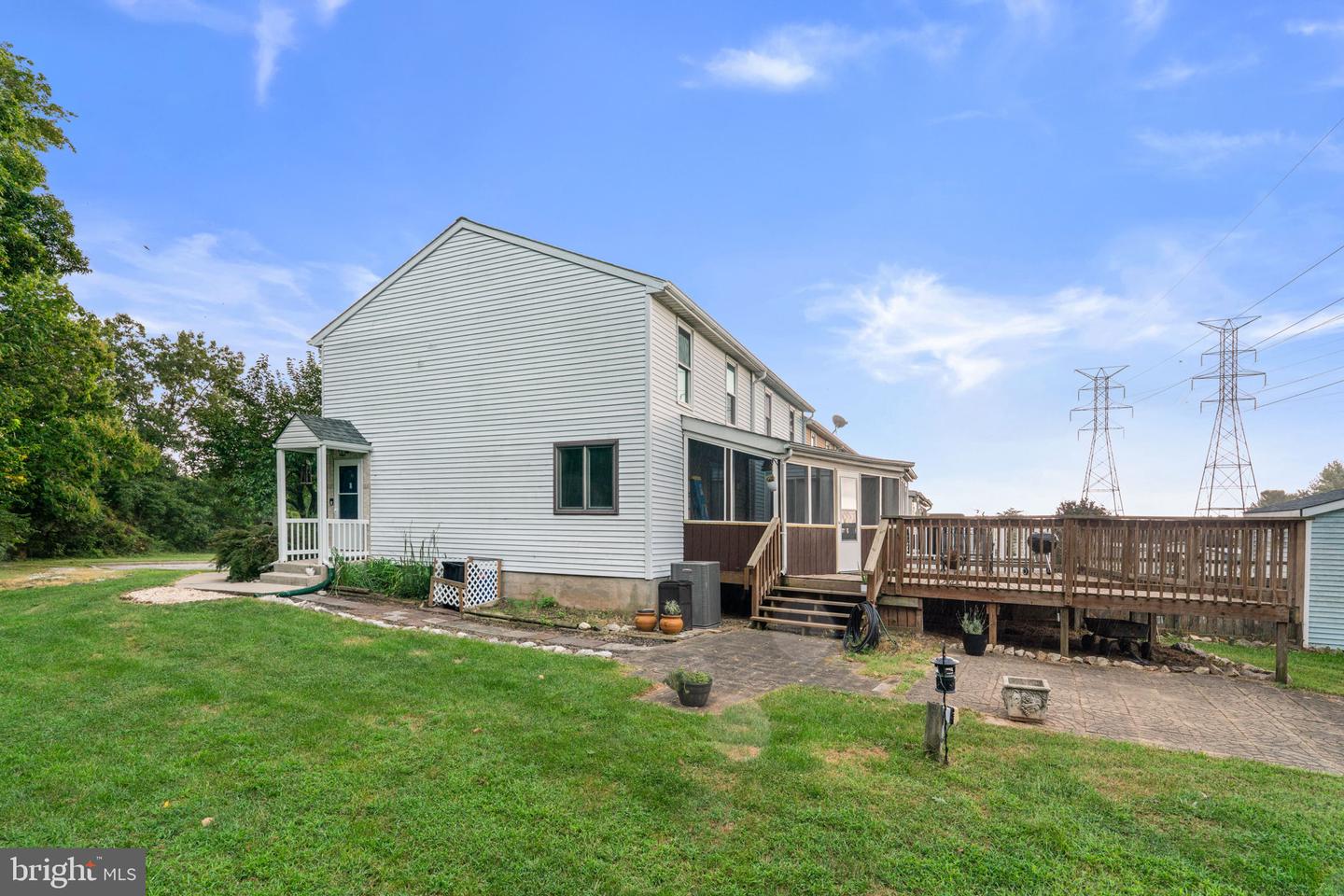 40 Towns Ct Property Photo 37
