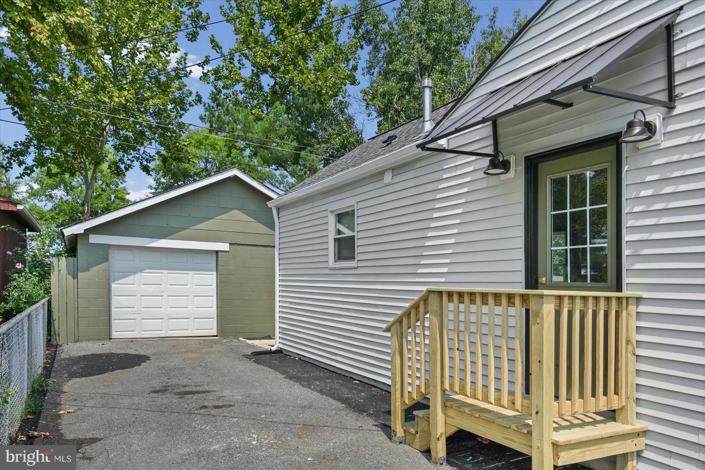 1812 Kittyhawk Rd Property Photo 4