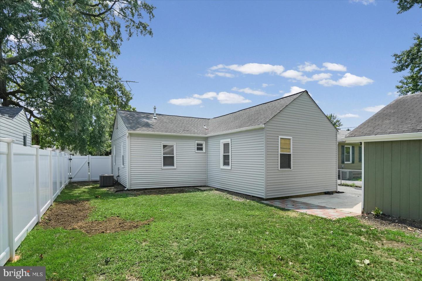 1812 Kittyhawk Rd Property Photo 6