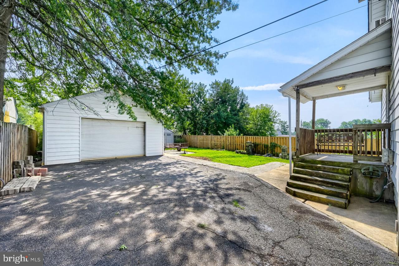517 Elmwood Rd Property Photo 4