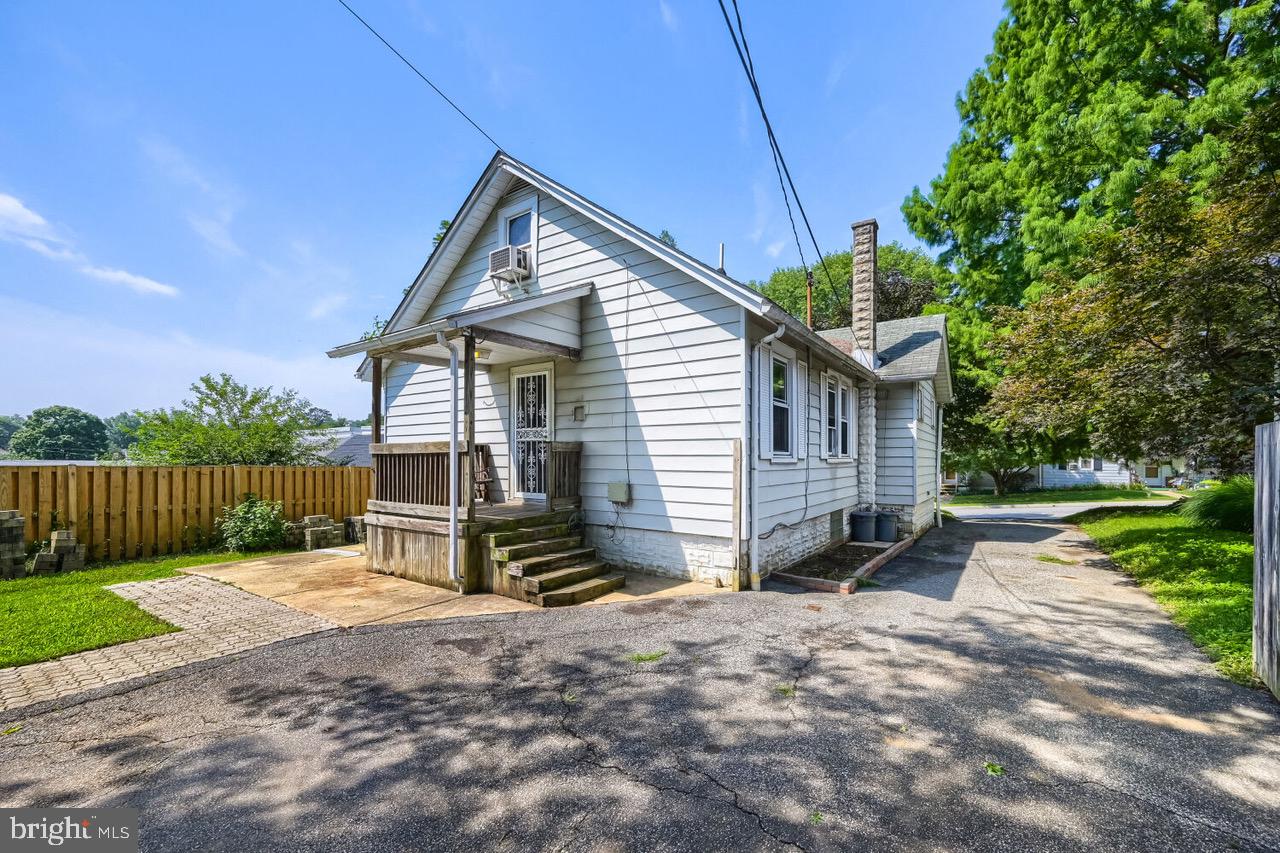 517 Elmwood Rd Property Photo 6