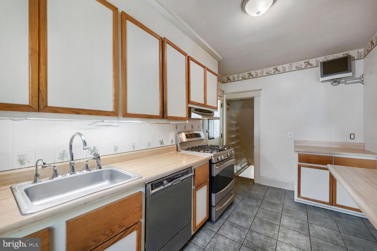 517 Elmwood Rd Property Photo 16