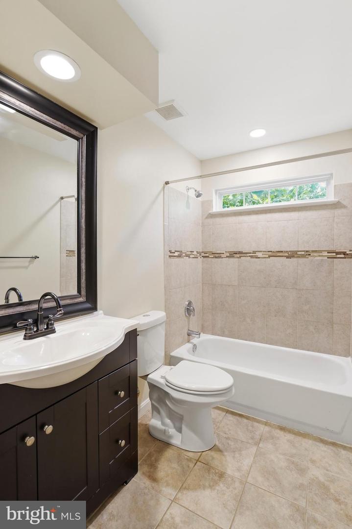 5082 Springhouse Cir Property Photo 28