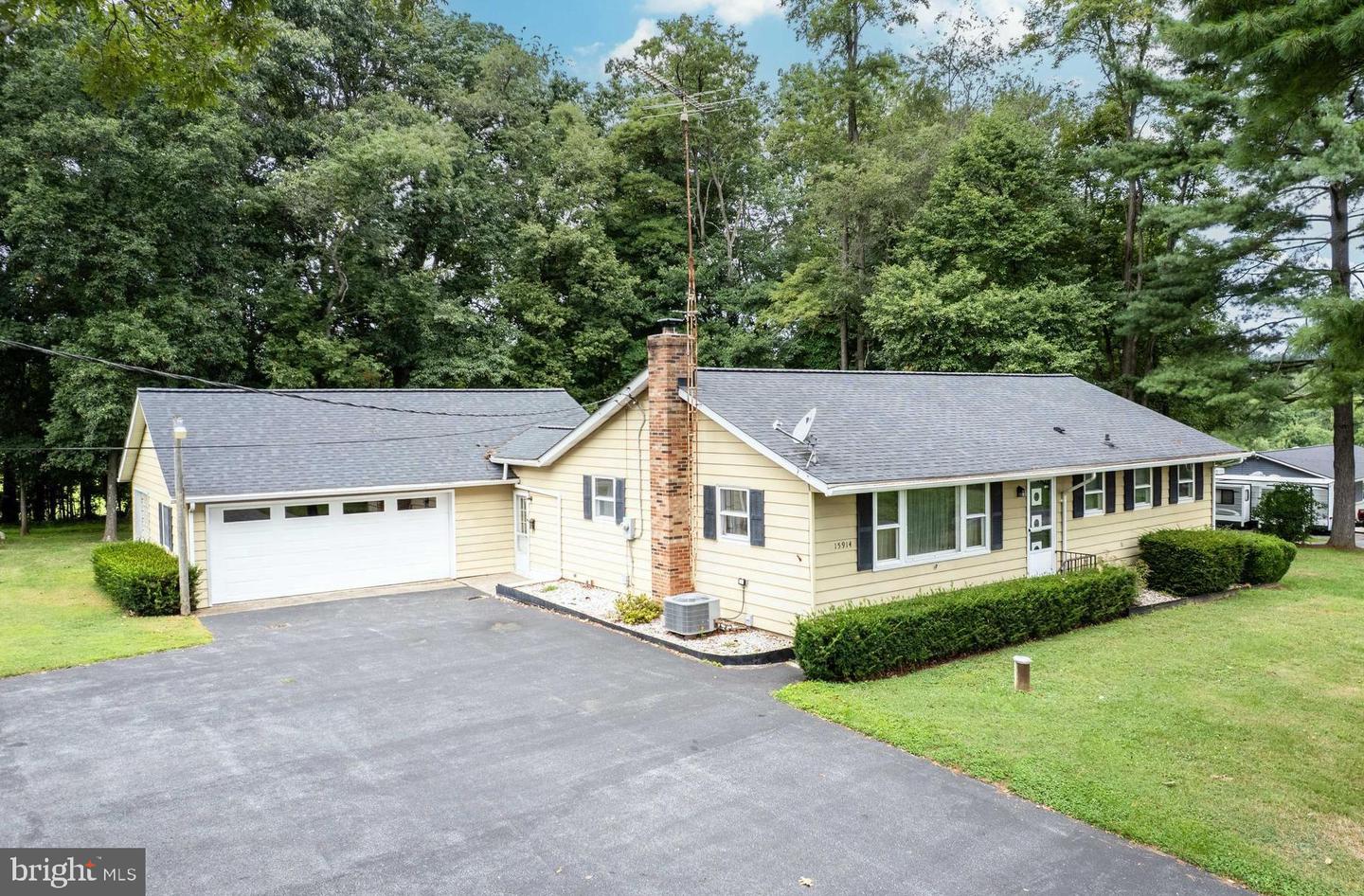 15914 Dark Hollow Rd Property Photo 1