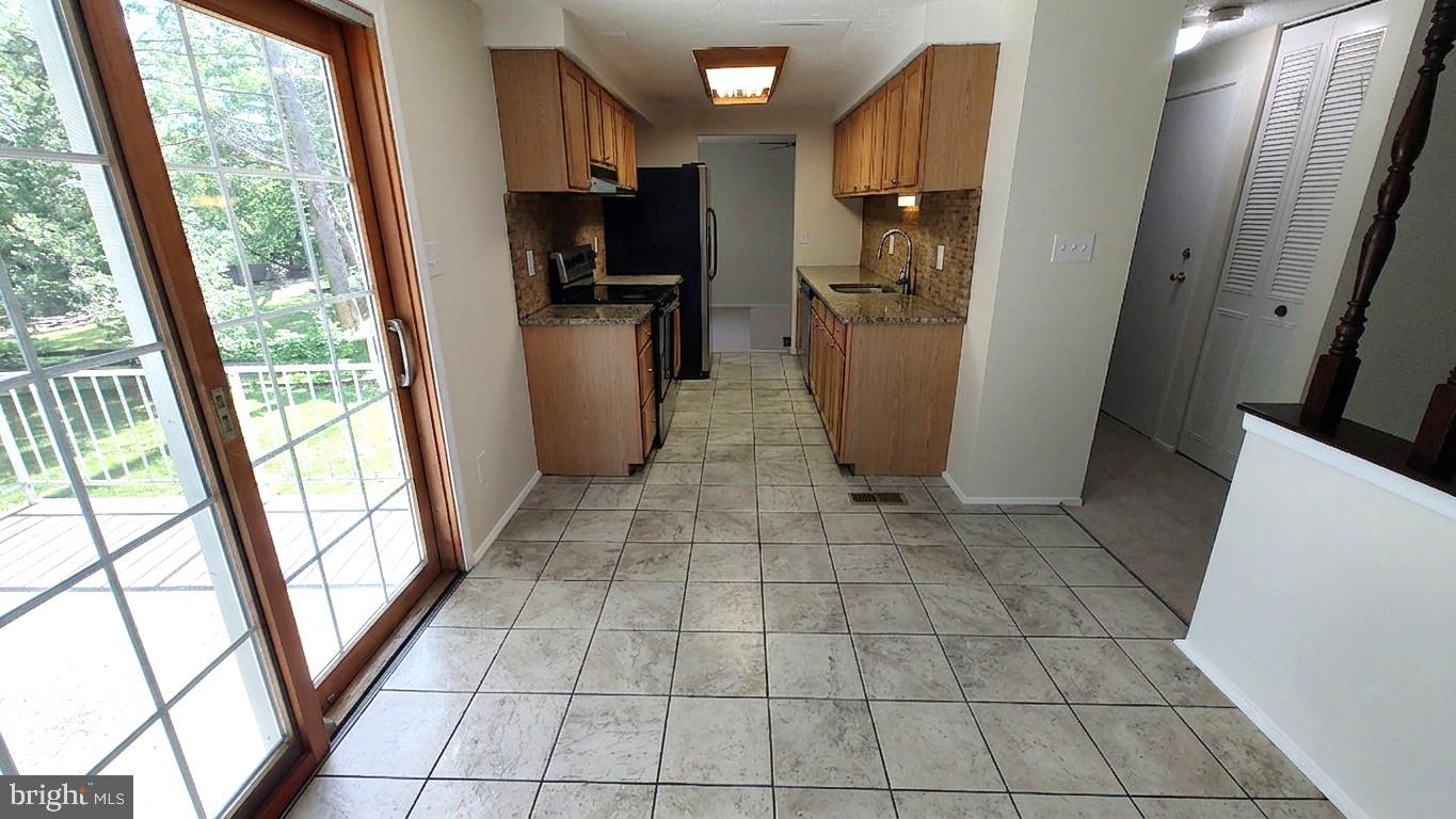 8638 Saxon Cir Property Photo 2